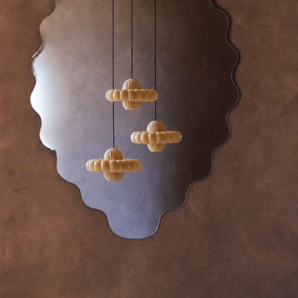 Toupi, suspension