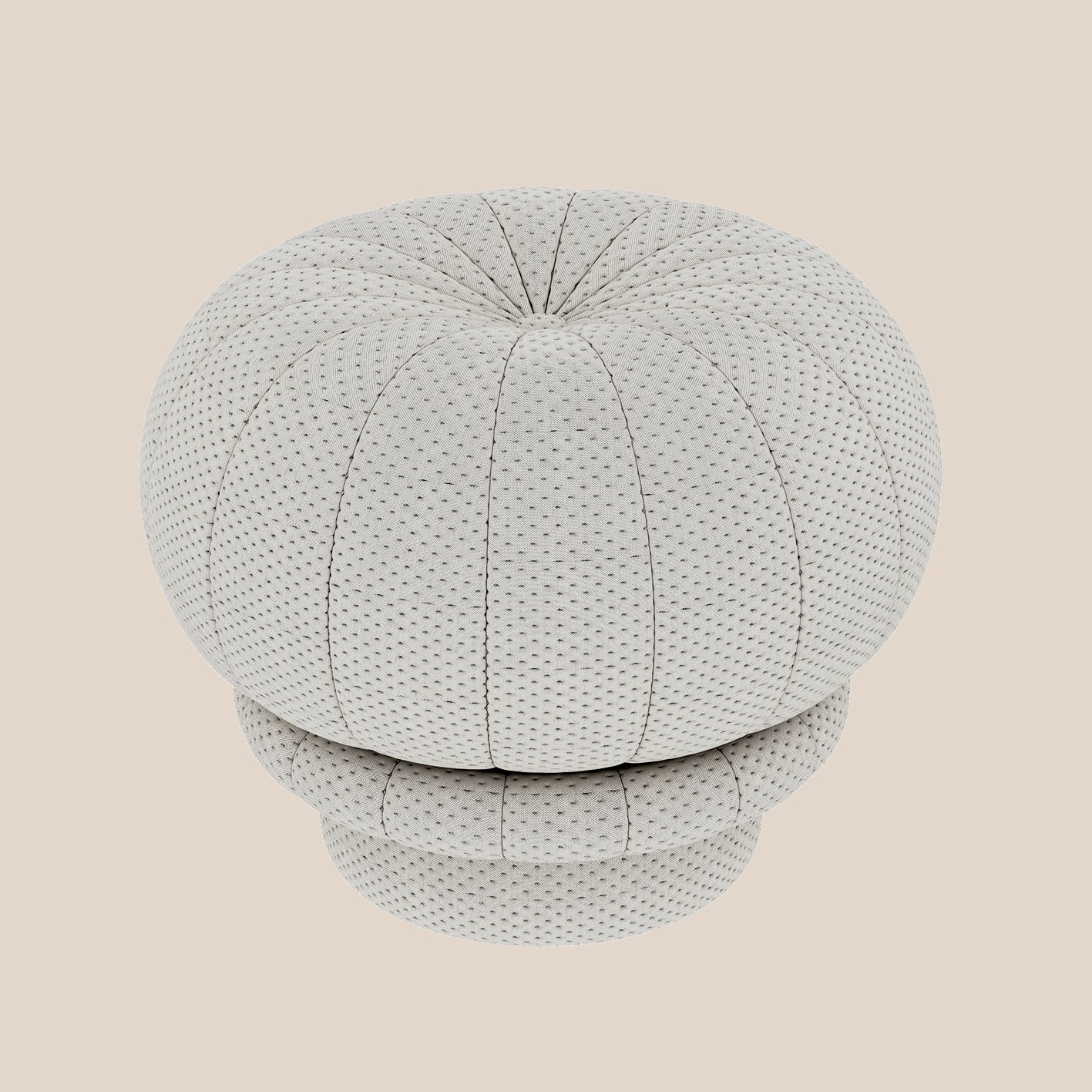 Claudie, Pouf