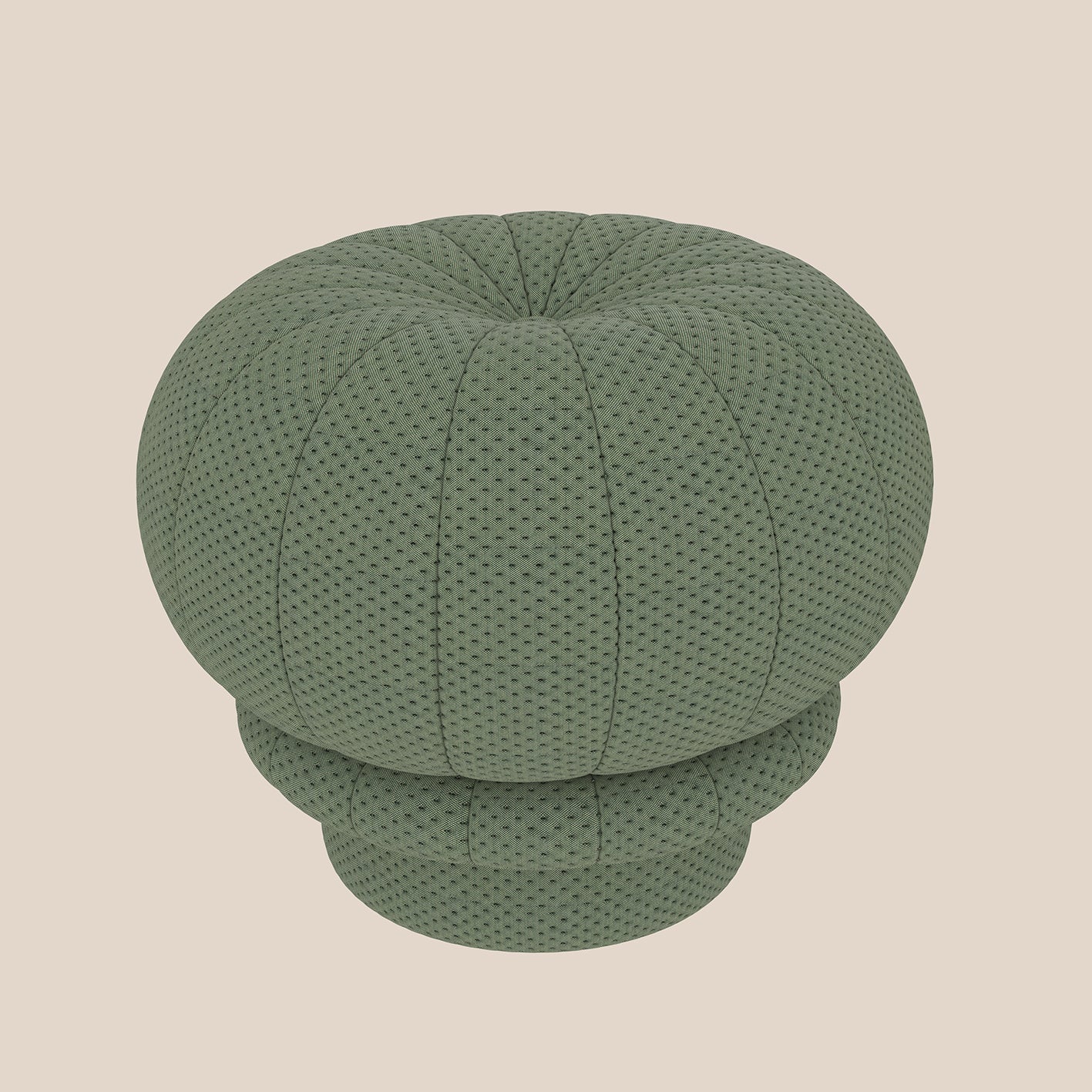 Claudie, Pouf