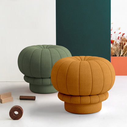 Claudie, Pouf