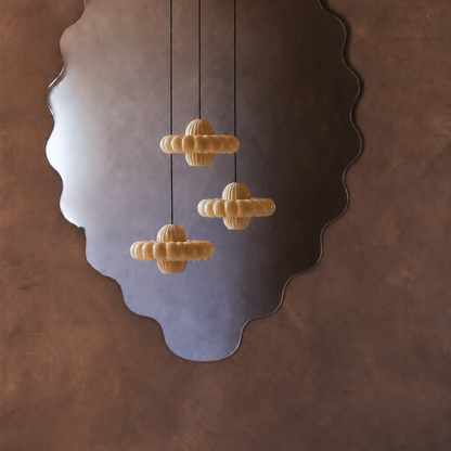 Toupi, suspension