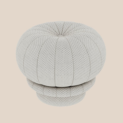 Claudie, Pouf
