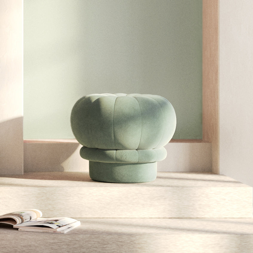 Claudie, Pouf