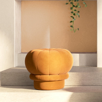 Claudie, Pouf