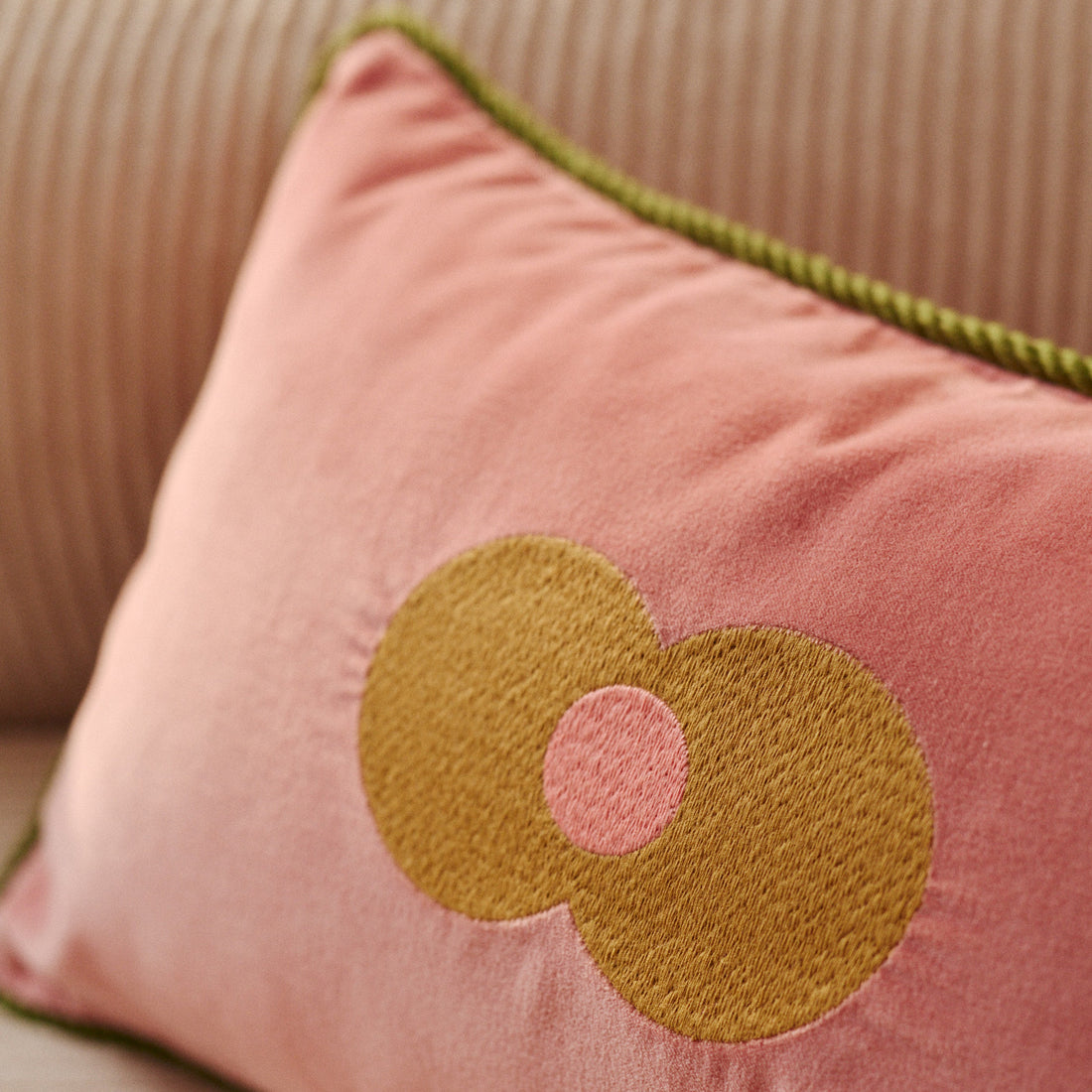 Nine, housse de coussin en velours