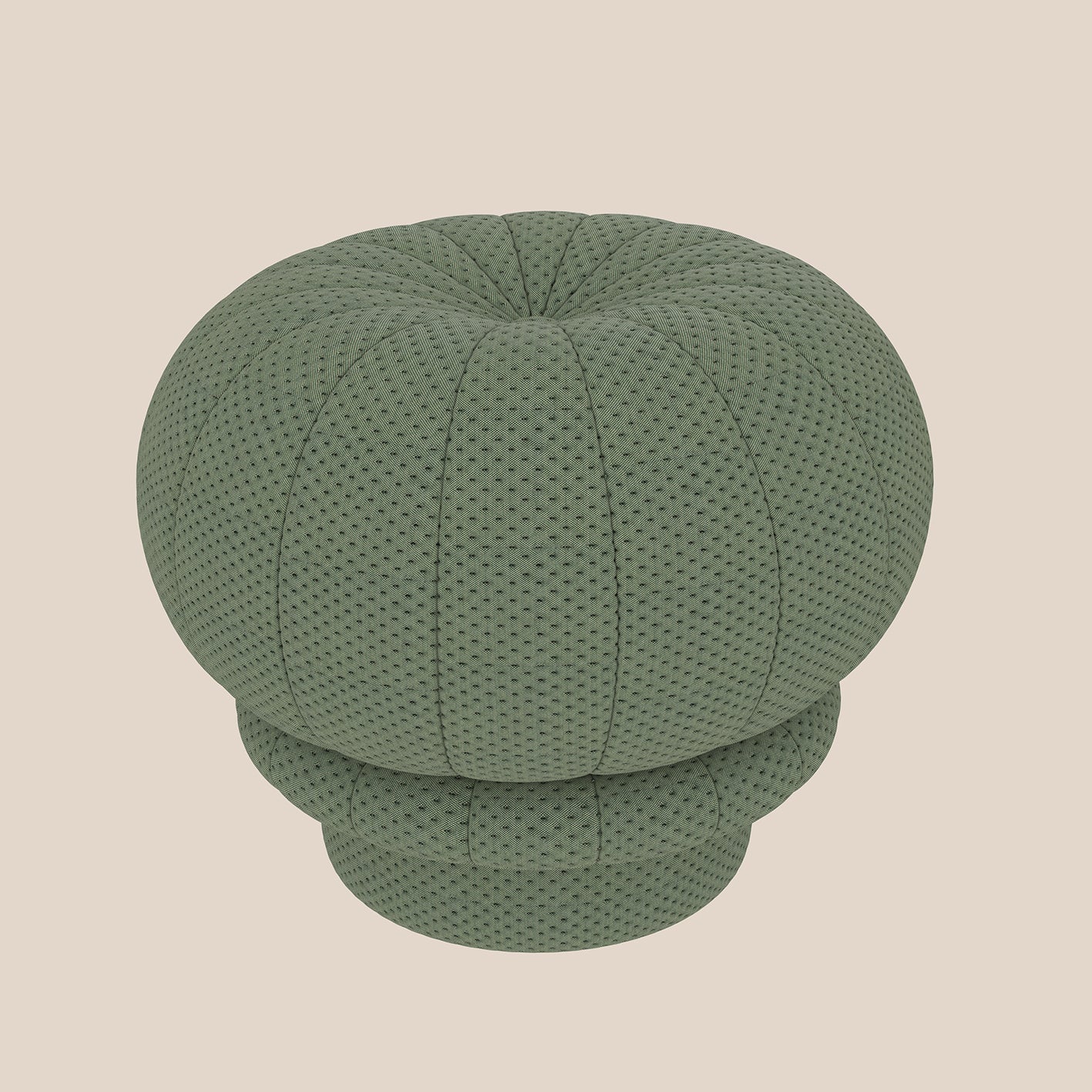 Claudie, Pouf